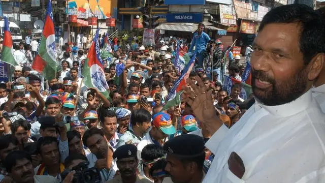 बिहार: जेडीयू-लोजपा के बीच वॉर, बीजेपी ने किया मौन अख्तियार