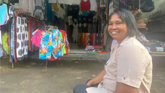 수리아니는 코로나19로 생계가 어려워졌지만 쾌활하게 지내고 있다