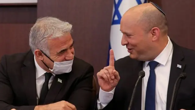 इसराइली प्रधानमंत्री नेफ्टाली बेनेट और विदेश मंत्री याएर लैपिड