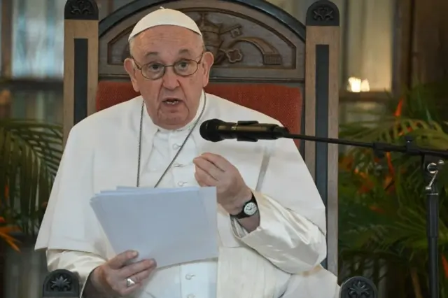 Le pape François s'adressant aux victimes du conflit à l'est de la RDC.