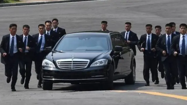 Түшкү тамактанууга Түндүк Кореянын делегациясы кайрадан чек арадан өз тарабына өтүп кетти