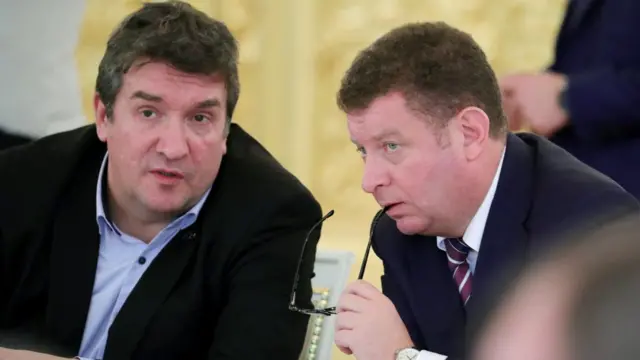 Правозащитник Сергей Кривенко (на фото слева) говорит, что некоторые военные-отказники под давлением были вынуждены вернуться в зону боевых действий