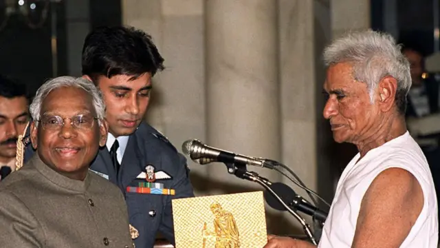 बाबा आमटे, आनंदवन, हेमलकसा