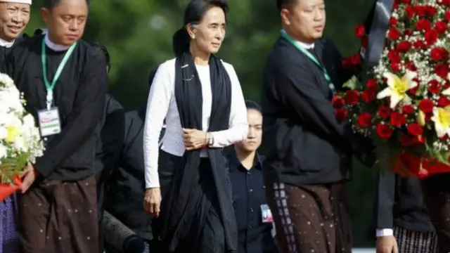 ၆၉ နှစ်မြောက်အာဇာနည်နေ့ အခမ်းအနားကို ဒေါ်အောင်ဆန်းစုကြည်တက်ရောက်ခဲ့စဥ်