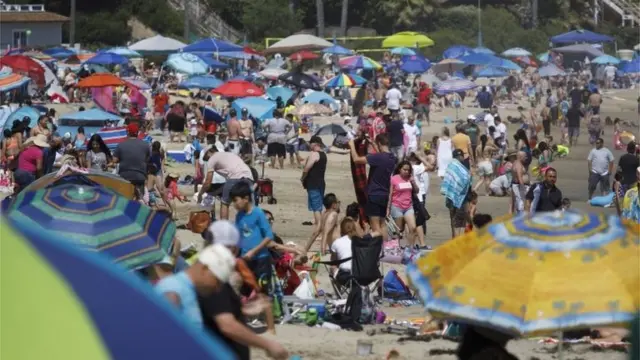 Una playa en California