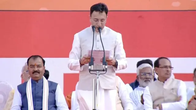 शपथ लेते जितिन प्रसाद