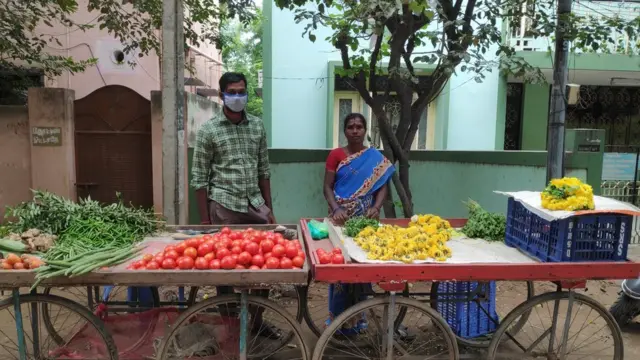 பாதி நேரம் ஐடி வேலை - மீதி நேரம் சமூக சேவை - வேலூர் இளைஞரின் நெகிழ்ச்சிக்கதை