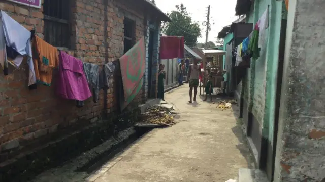 একটি ক্যাম্পের মধ্যেকার দৃশ্য