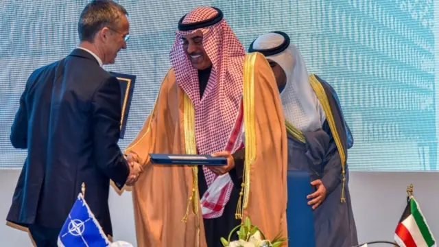 شیخ صباح خالد احمد الصباح در یک کنفرانس خبری مشترک با دبیرکل ناتو، جزئیات نامه به ایران را توضیح داده است