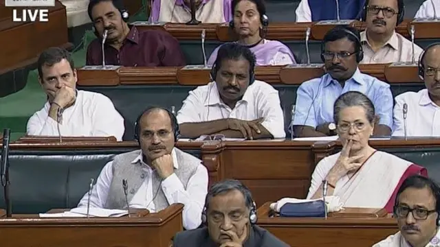 లోక్సభలో సోనియా గాంధీ, రాహుల్ గాంధీ, ఇతర ప్రతిపక్ష ఎంపీలు
