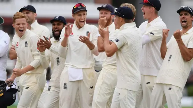 इंग्लैंड की टीम