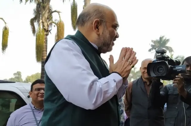 राज्यसभा में बोलने से पहले संसद पहुंचे अमित शाह