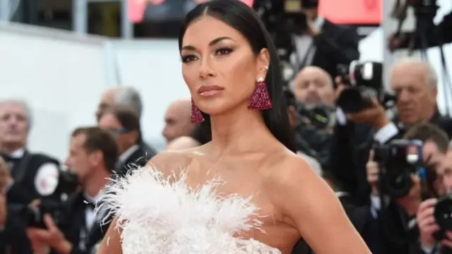 كشفت نيكول شيرزينغر عن أنها كانت تعاني من الشره المرضي