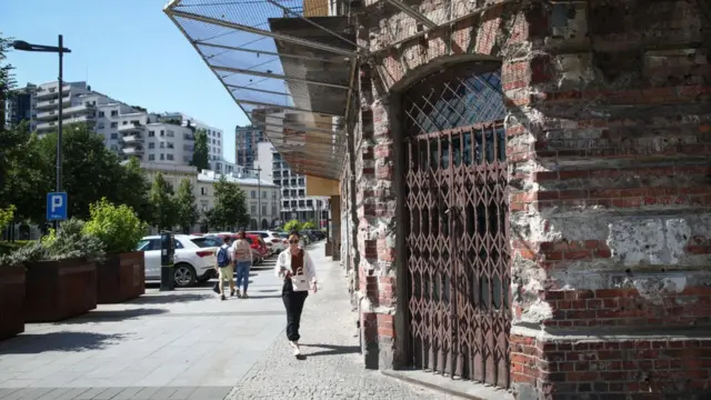 Un edificio vacío en el antiguo barrio judío de Varsovia