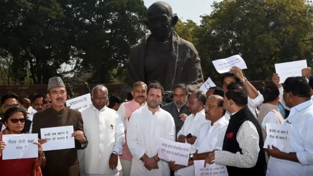 संसद के बाहर कांग्रेस का प्रदर्शन