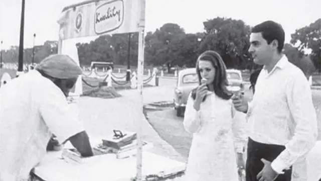 इंडिया गेट पर राजीव गांधी के साथ सोनिया गांधी