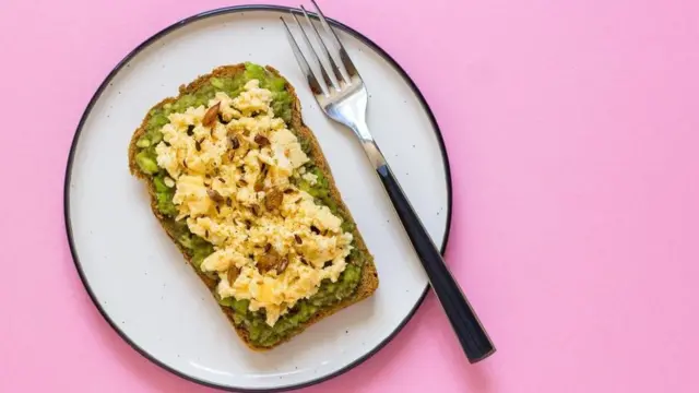 தினமும் கூடுதலாக அரை முட்டை சாப்பிட்டால் இருதய நோய் வருவதற்கான ஆபத்து அதிகம் ஏற்படும் என்று ஓர் ஆய்வில் தெரிய வந்துள்ளது.