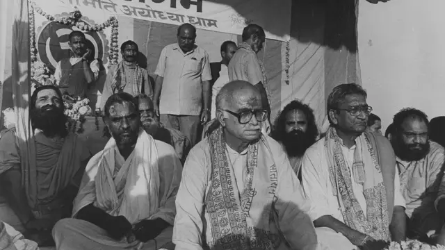 ভারতে রামমন্দির আন্দোলনের নেতৃত্বে ছিলেন লালকৃষ্ণ আডভানি (সামনে)