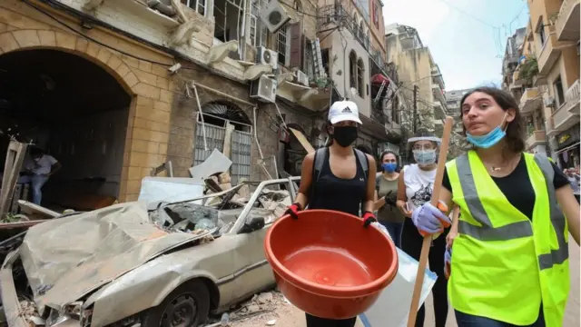 انفجار بيروت: مبادرات إنسانية ولدت من رحم الكارثة