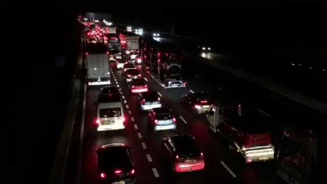 Колона на аутопуту М6