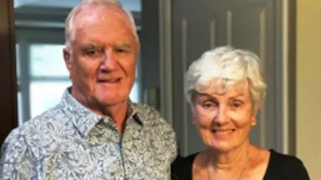 Ian Moore Wilson y su esposa.