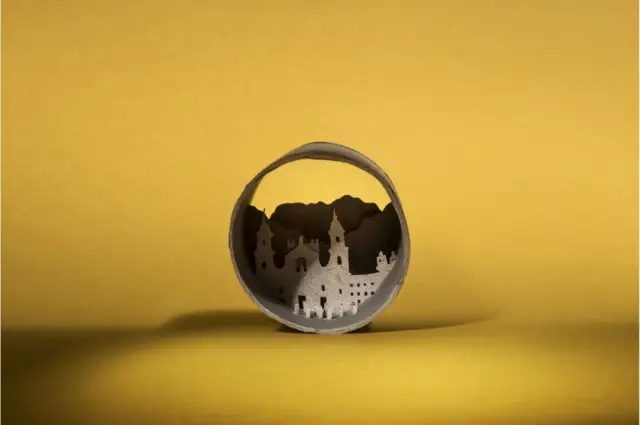 رسوم فنية للاحتفاء باليوم العالمي للمرحاض