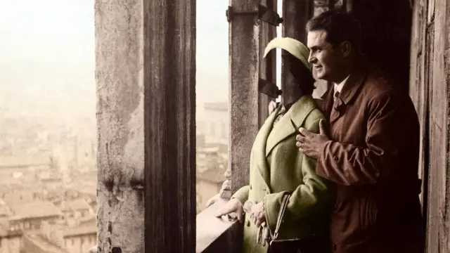 Мужчина с женщиной, не имеющей лица