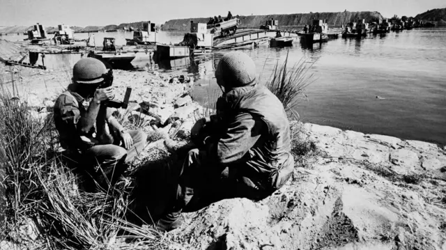 Two Israeli troops look across across the Suez Canal in October 1973 during the 1973 Arab Israeli War
