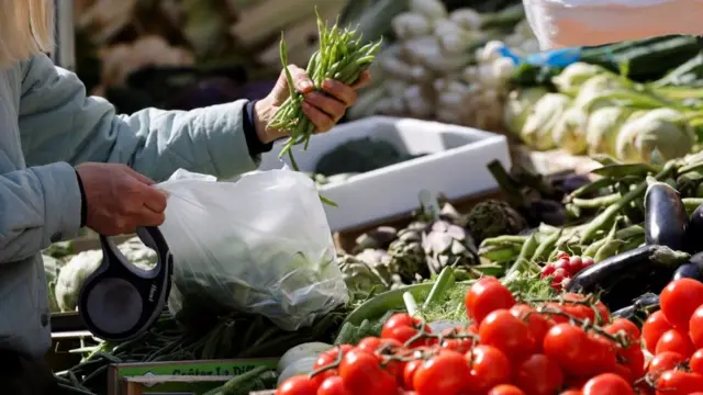 নির্বাচনে দ্রব্যমূল্য বৃদ্ধি একটি প্রধান ইস্যু।