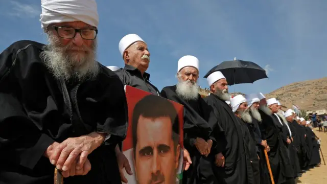 ساکنین دروزی بلندی‌های جولان همچنان به کشورشان سوریه وفادارند و حتی در جریان جنگ داخلی این کشور نیز گروهی‌شان از بشار اسد حمایت کردند