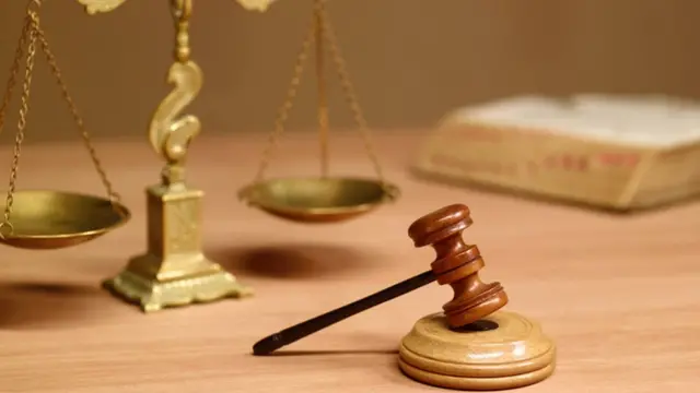 அரசியலமைப்புச் சட்டம்