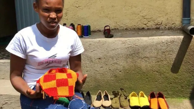 መሠረት የምትሠራቸውን ምርቶች ስታሳይ