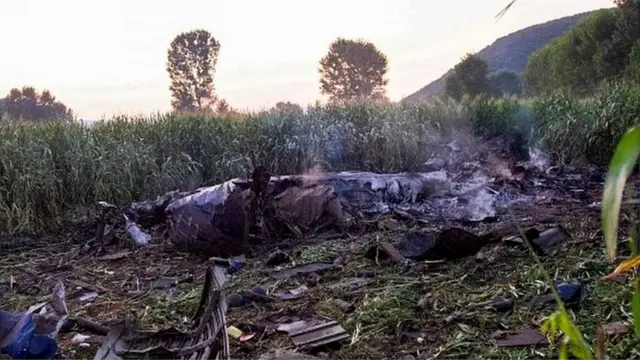 కూలిపోయిన విమానం శకలాలు