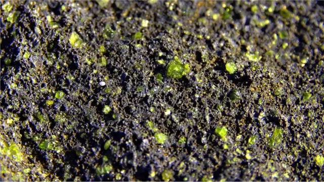 Si les volcans de l'archipel hawaïen sont créés par des panaches mantelliques, la lave de cette région pourrait fournir des informations sur la composition de la terre profonde.