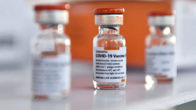 Майже все населення міста у Бразилії вакцинували від Covid-19. Смертність впала на 95%