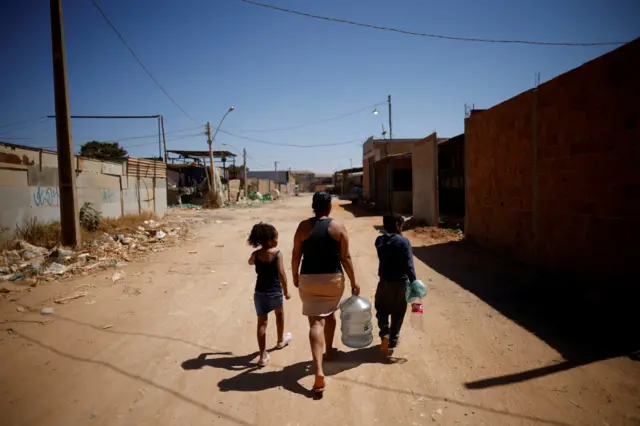 Crianças na favela EstruturalunibetpokerBrasília