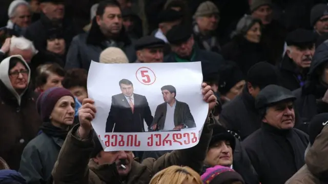 Учасники акції протесту проти президента Грузії у січгі 2008 року