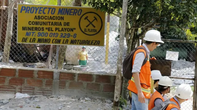 Entrada de la exmina El Playón, que ahora se llama Segovia Minera Gold.