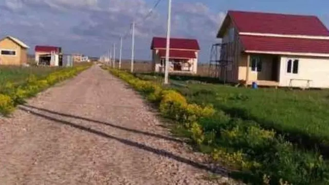 Жергиликтүү бийлик мынча аянтка 250дөн ашык бүлө жашоого болбой турганын, жашоочулар бир эле улут эмес, көп улутту болушу керек деген бир нече талаптарды койгон.