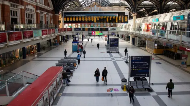 લીવરપુલ સ્ટ્રીટ સ્ટેશનનું દૃશ્ય