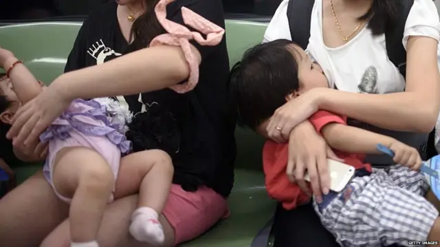 ਗੋਦੀ ਵਿੱਚ ਬੱਚੇ