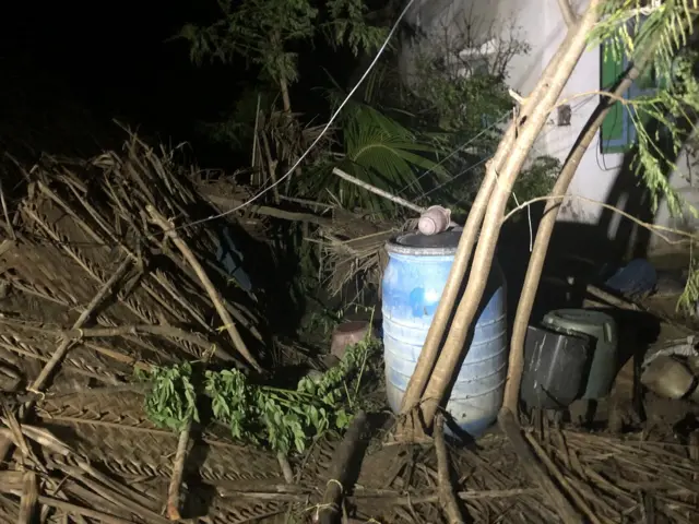 கோரத்தாண்டவமாடிய கஜ புயல் - கைக்குழந்தைகளுடன் பரிதவிக்கும் பெண்கள்