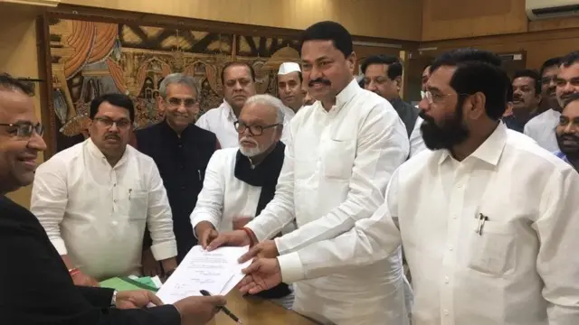 નોમિનેશન ફાઇલ કરતા નાના પટોલે