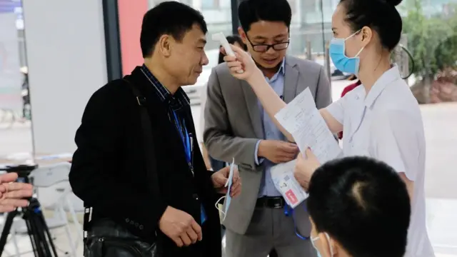 Theo GS Nguyễn Văn Tuấn, Việt Nam nên xét nghiệm ở qui mô cộng đồng.