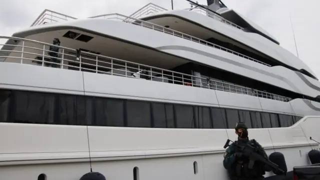 సూపర్ యాట్ టాంగో