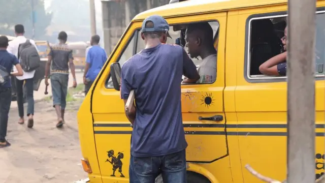 Ndị ọkwọ ụgbọala sị na Olabode na-enyere ha aka itinyeju ndị mmadụ n'ụgbọala ha ngwa ngwa.