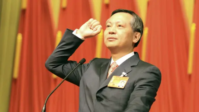 北京市监察委员会主任张硕辅进行宪法宣誓