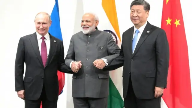 व्लादिमिर पुतिन, नरेंद्र मोदी और शी जिनपिंग