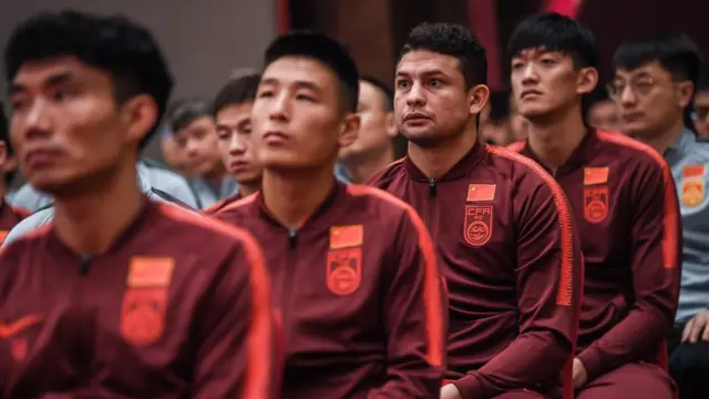 艾克森随队参加誓师大会。