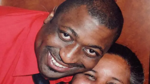 Eric Garner oo la sawiran xaaskiisa Eswa